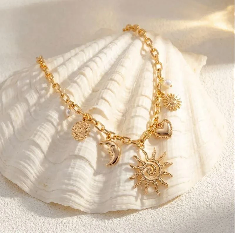 Gold sun spiral and pearl charm necklace 2886 at €7.99 – photo 2